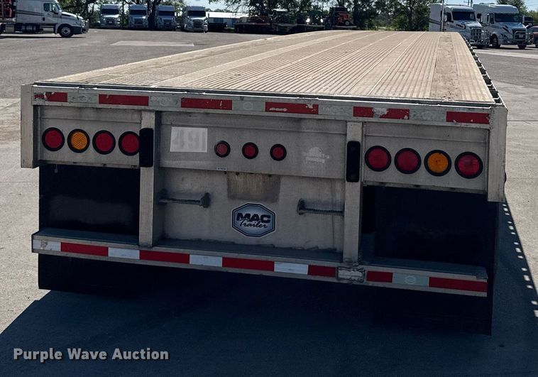 image for item EG6439 2014 Mac flatbed trailer