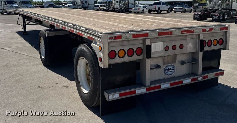 image for item EG6439 2014 Mac flatbed trailer
