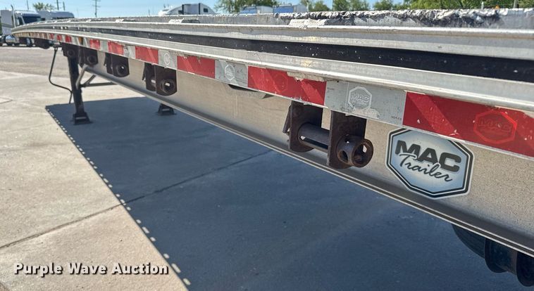 image for item EG6439 2014 Mac flatbed trailer