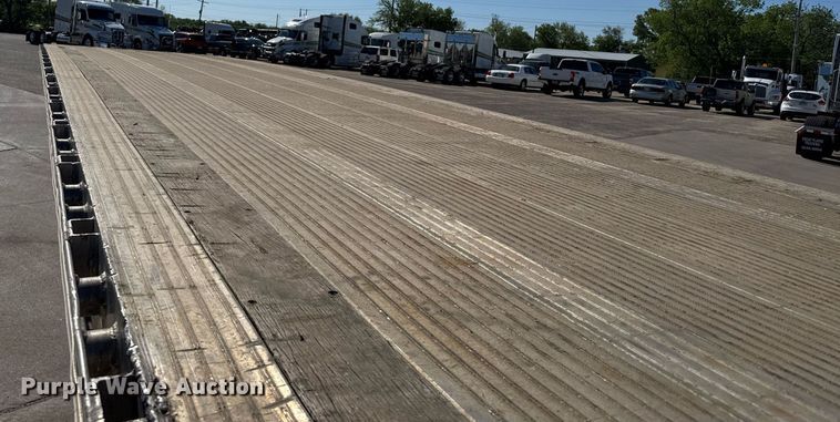 image for item EG6439 2014 Mac flatbed trailer