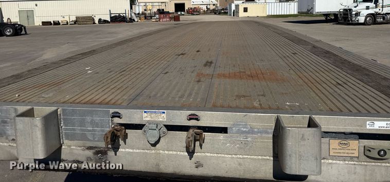 image for item EG6439 2014 Mac flatbed trailer