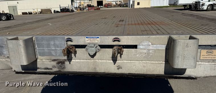 image for item EG6439 2014 Mac flatbed trailer