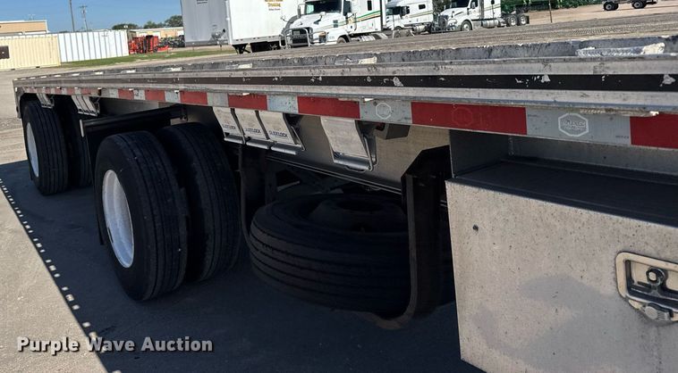image for item EG6439 2014 Mac flatbed trailer