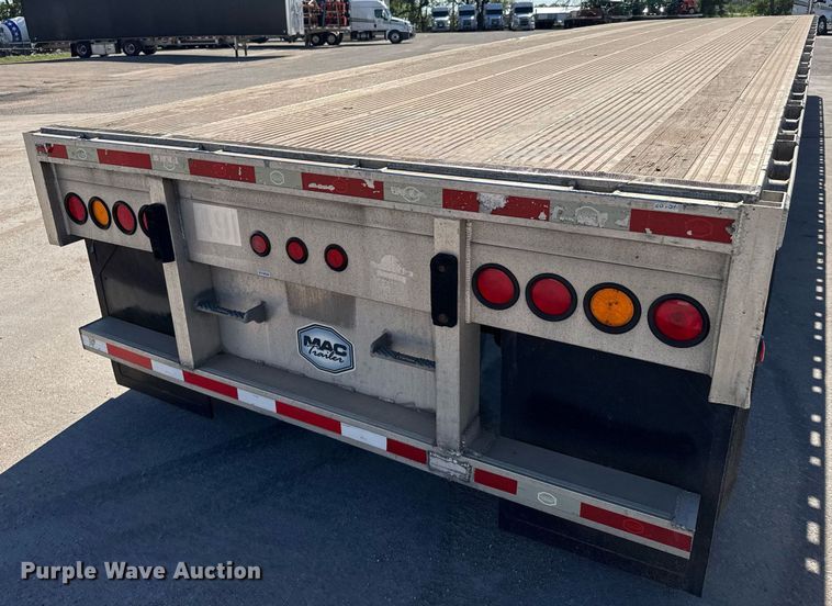 image for item EG6439 2014 Mac flatbed trailer