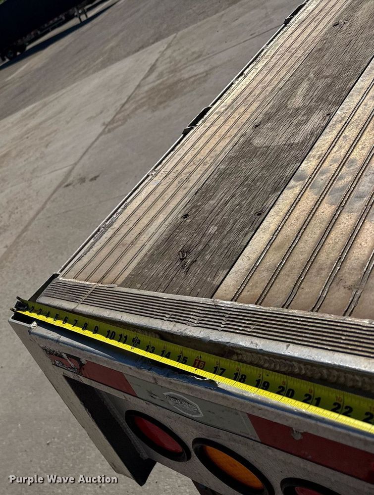 image for item EG6439 2014 Mac flatbed trailer