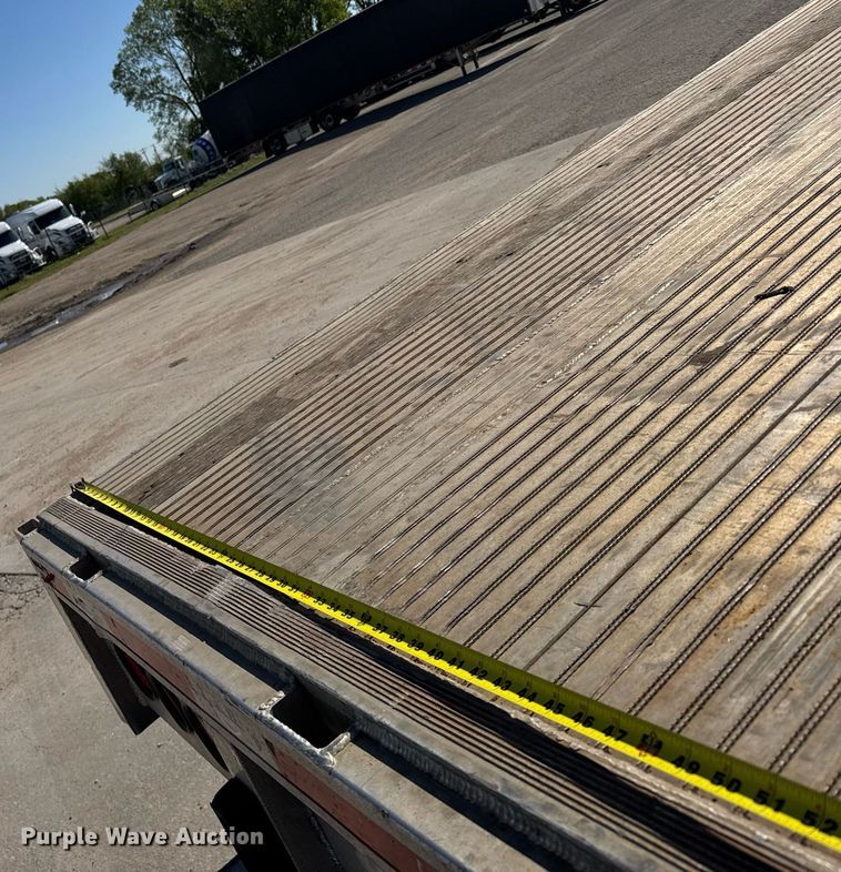 image for item EG6439 2014 Mac flatbed trailer