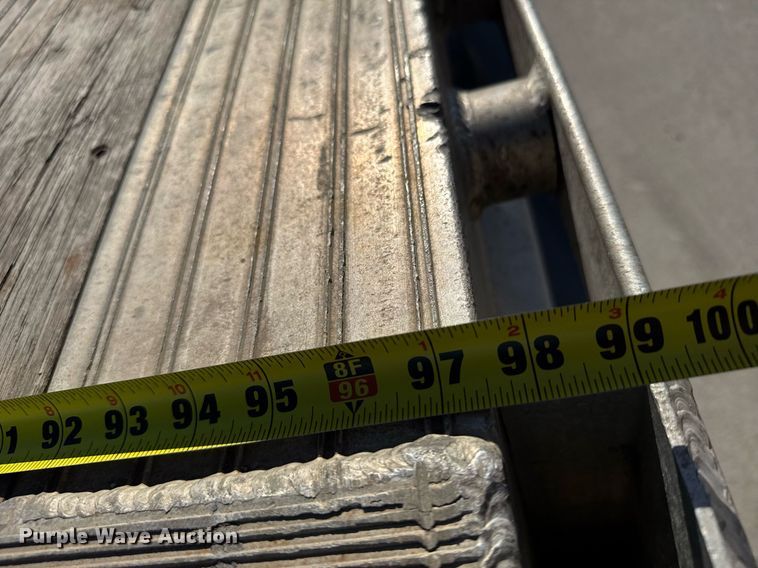 image for item EG6439 2014 Mac flatbed trailer