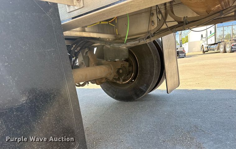 image for item EG6439 2014 Mac flatbed trailer