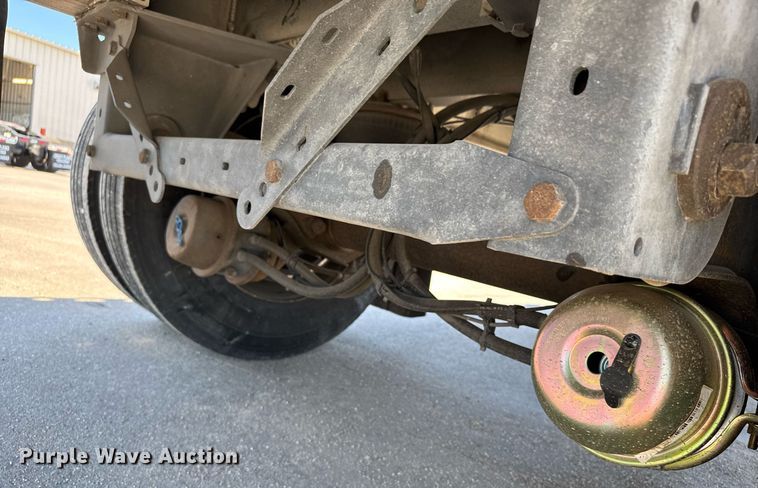 image for item EG6439 2014 Mac flatbed trailer