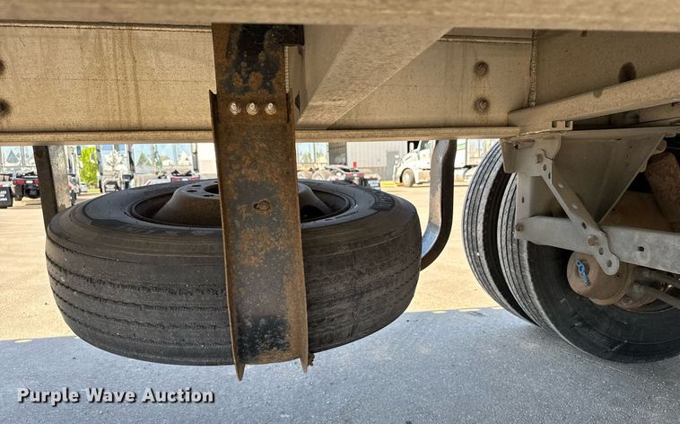 image for item EG6439 2014 Mac flatbed trailer