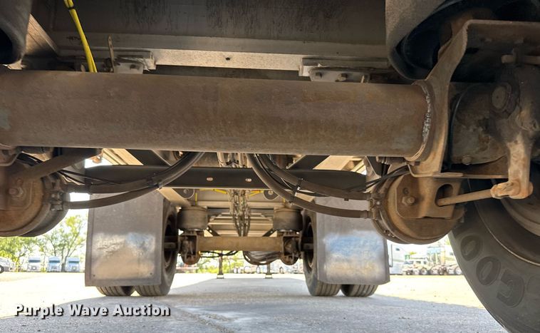 image for item EG6439 2014 Mac flatbed trailer