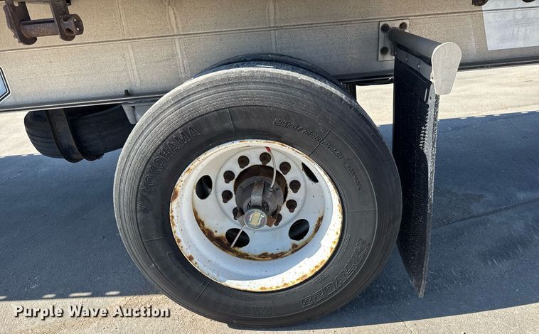 image for item EG6439 2014 Mac flatbed trailer