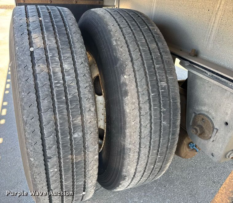 image for item EG6439 2014 Mac flatbed trailer