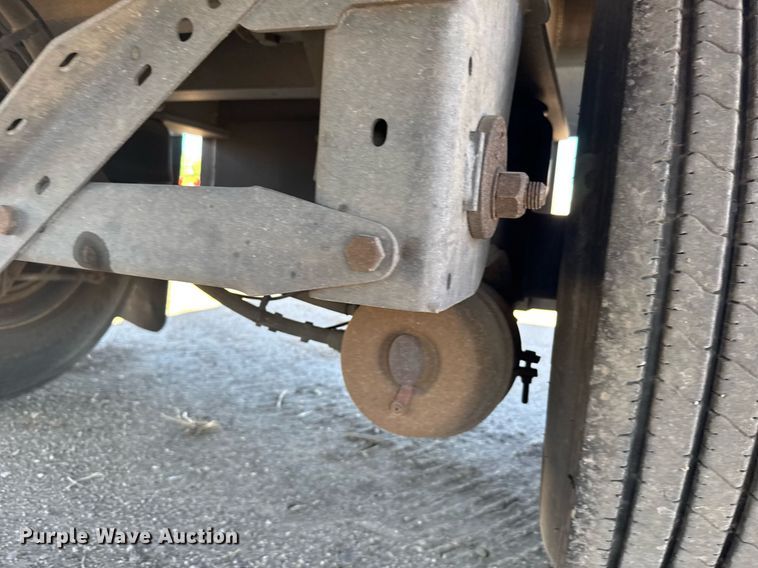 image for item EG6440 2014 Mac flatbed trailer