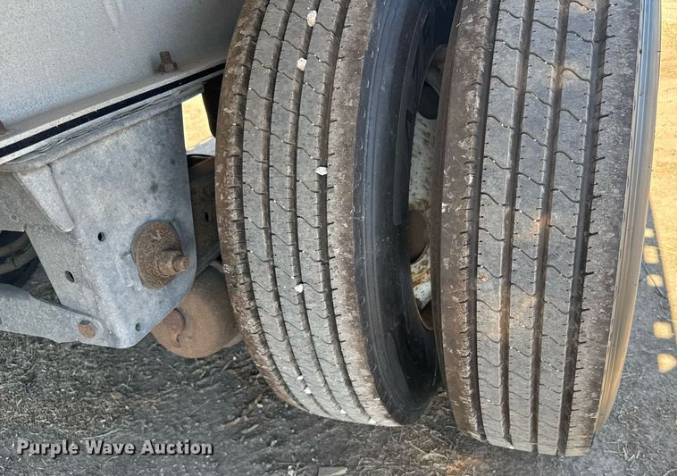 image for item EG6440 2014 Mac flatbed trailer