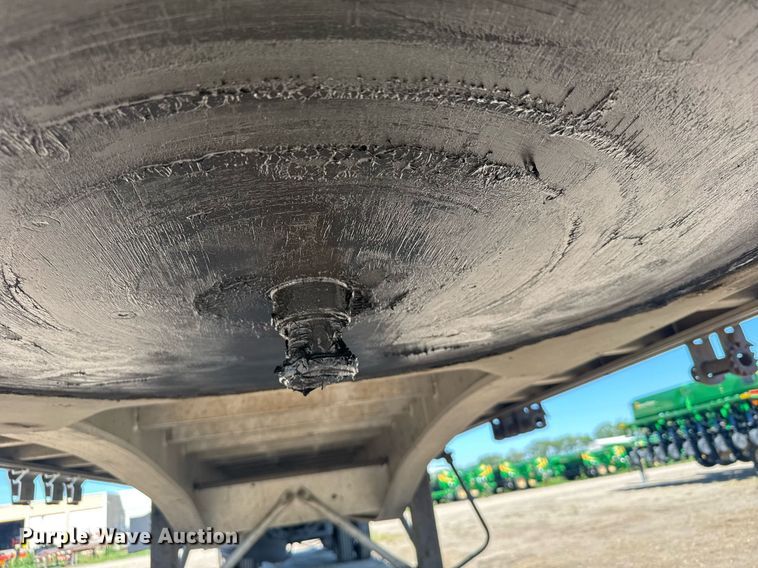 image for item EG6441 2014 Mac flatbed trailer