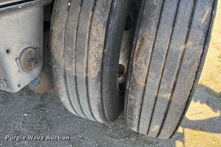 image for item EG6441 2014 Mac flatbed trailer