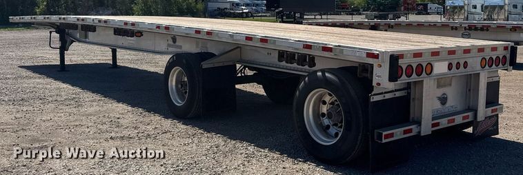 image for item EG6443 2015 Manac flatbed trailer
