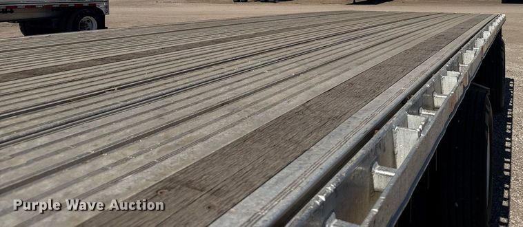 image for item EG6443 2015 Manac flatbed trailer