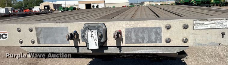image for item EG6443 2015 Manac flatbed trailer