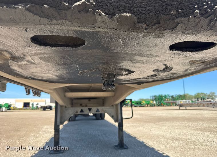 image for item EG6443 2015 Manac flatbed trailer