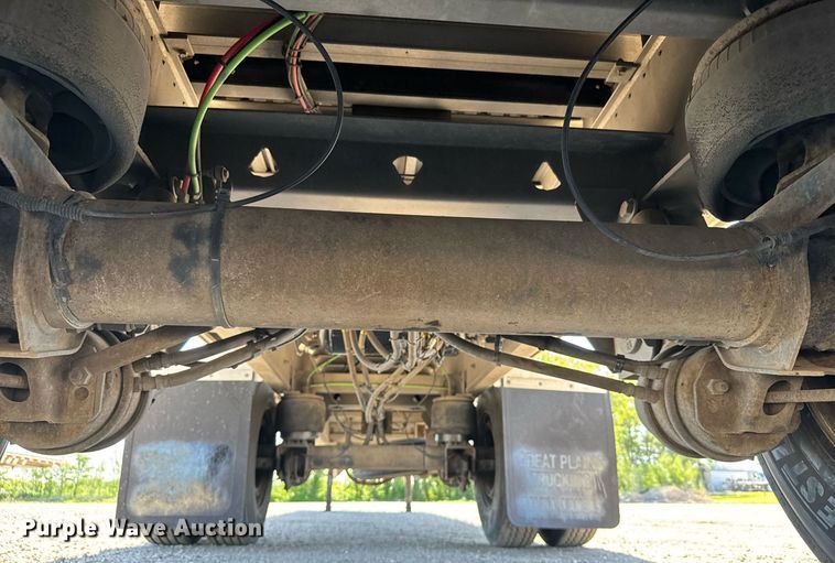 image for item EG6443 2015 Manac flatbed trailer