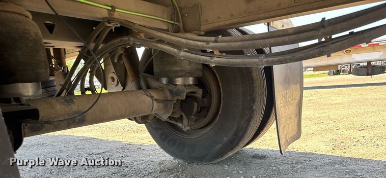 image for item EG6443 2015 Manac flatbed trailer