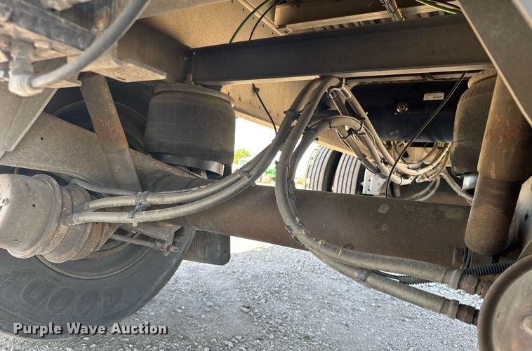 image for item EG6443 2015 Manac flatbed trailer