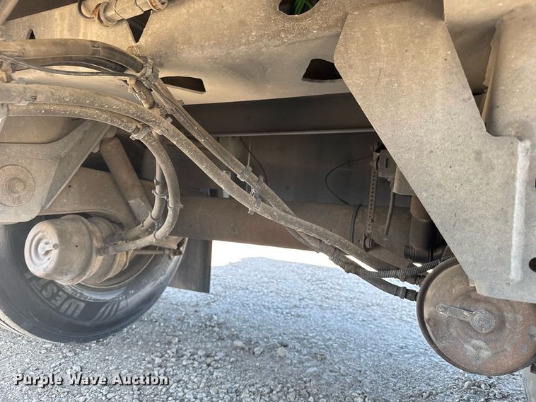 image for item EG6443 2015 Manac flatbed trailer