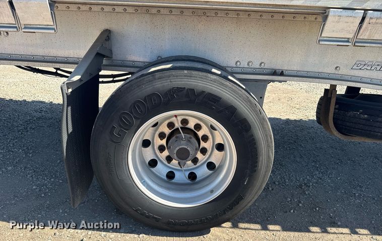 image for item EG6443 2015 Manac flatbed trailer