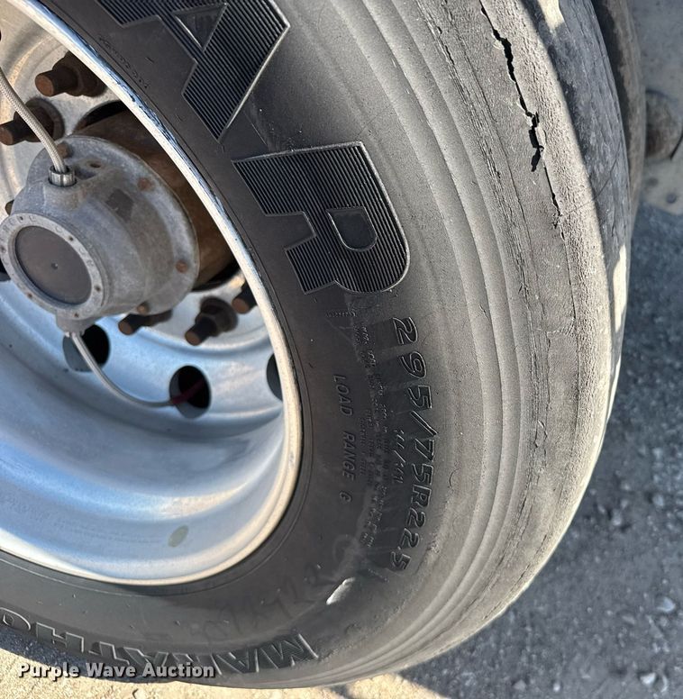 image for item EG6443 2015 Manac flatbed trailer