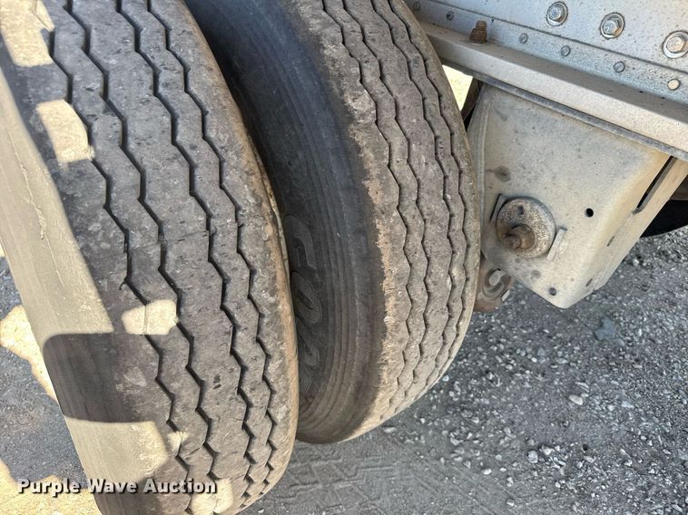 image for item EG6443 2015 Manac flatbed trailer