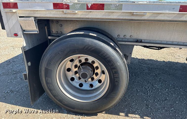 image for item EG6443 2015 Manac flatbed trailer