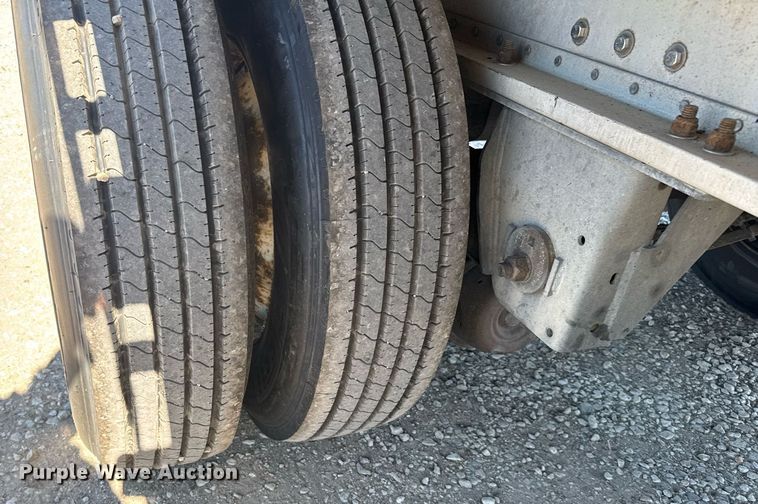 image for item EG6443 2015 Manac flatbed trailer