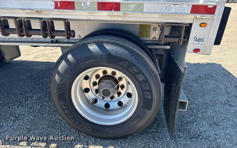 image for item EG6443 2015 Manac flatbed trailer