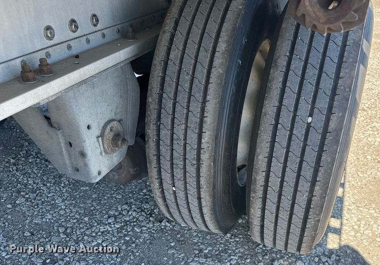 image for item EG6443 2015 Manac flatbed trailer