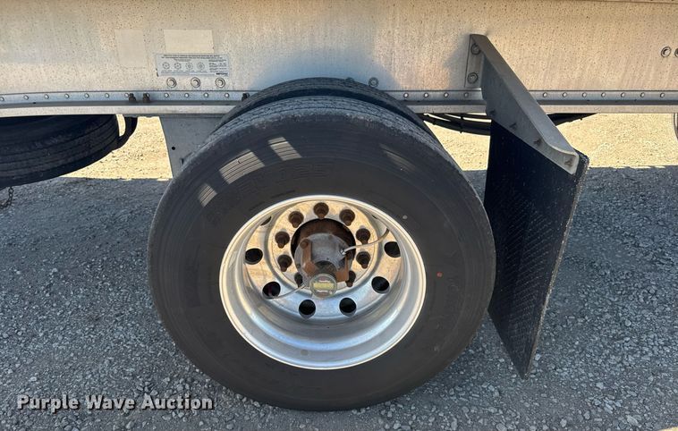 image for item EG6443 2015 Manac flatbed trailer