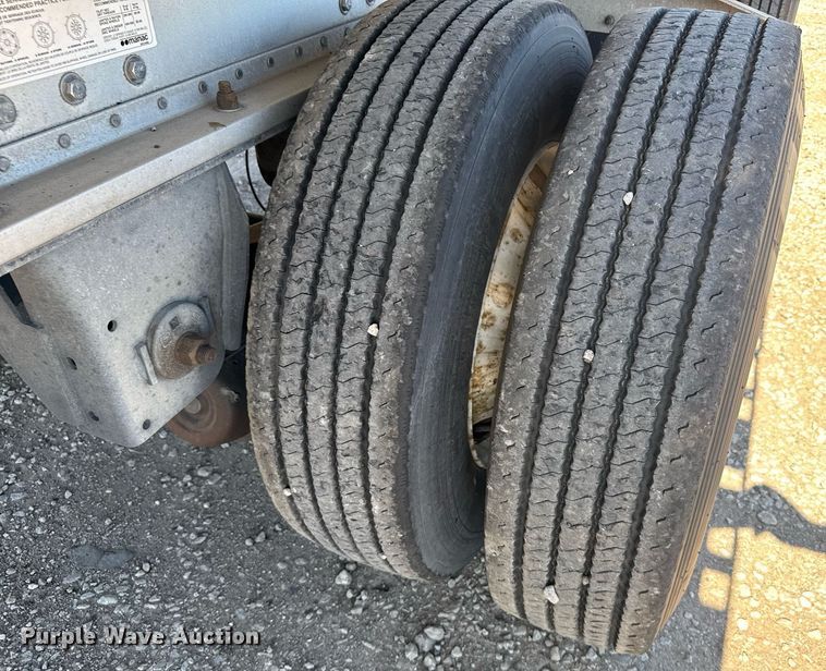 image for item EG6443 2015 Manac flatbed trailer