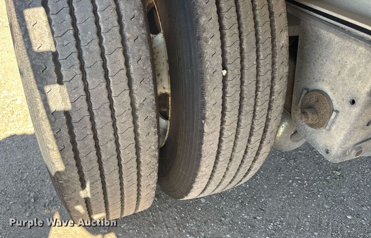 image for item EG6444 2014 Mac flatbed trailer