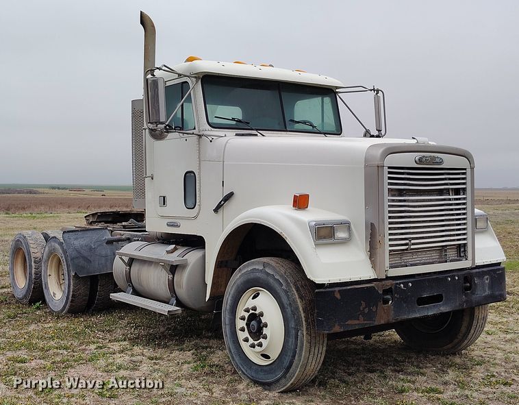 image for item EH0286 2006 Freightliner FLD120 semi truck