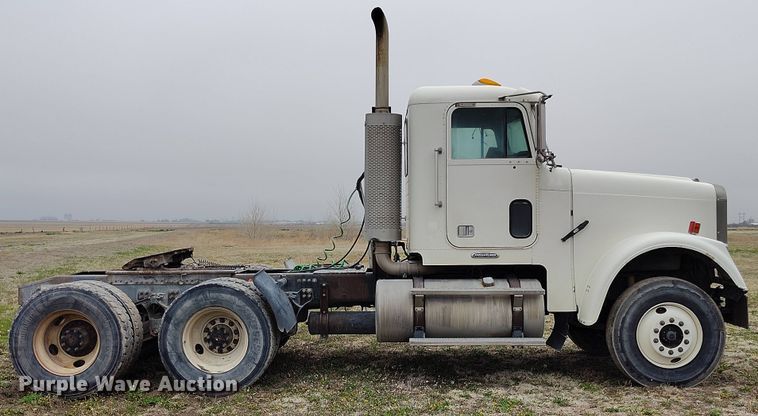 image for item EH0286 2006 Freightliner FLD120 semi truck