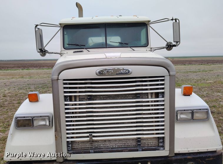 image for item EH0286 2006 Freightliner FLD120 semi truck