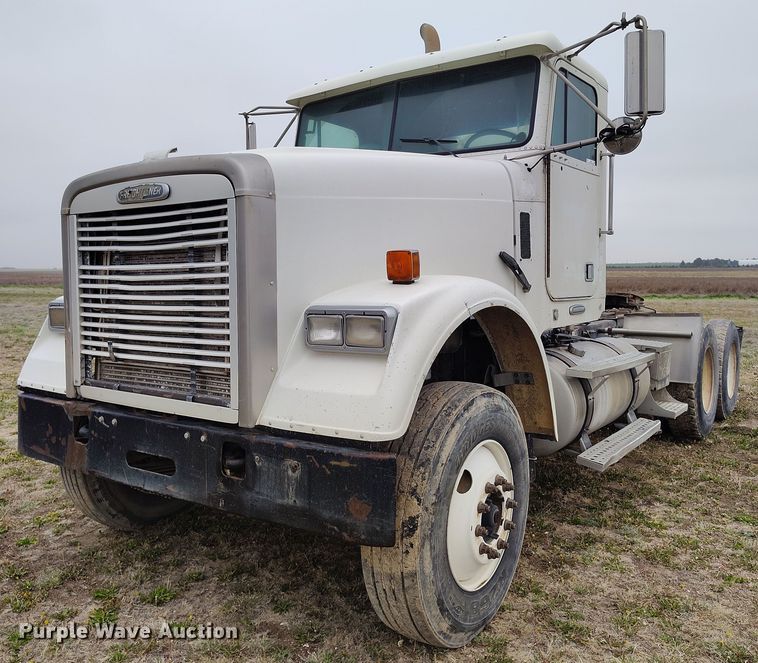 image for item EH0286 2006 Freightliner FLD120 semi truck