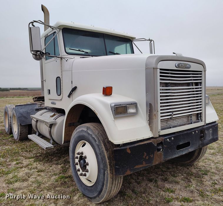 image for item EH0286 2006 Freightliner FLD120 semi truck