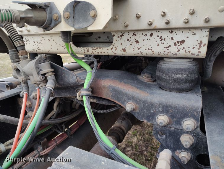 image for item EH0286 2006 Freightliner FLD120 semi truck