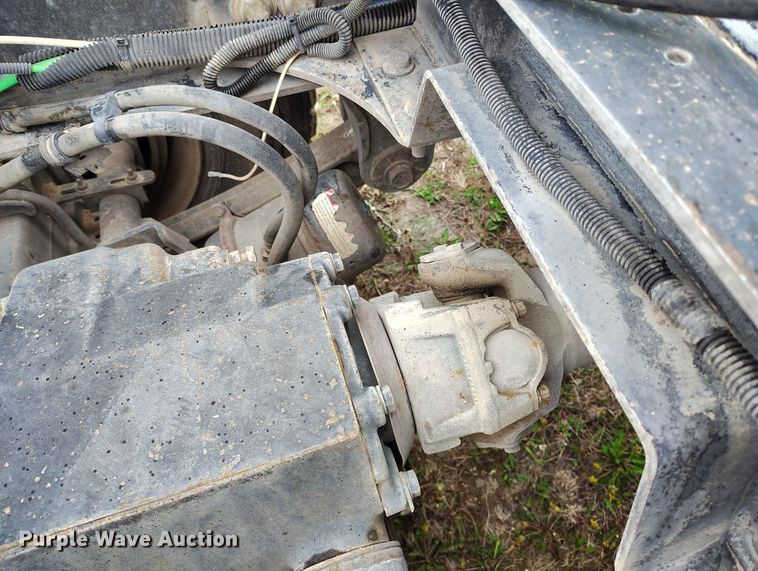 image for item EH0286 2006 Freightliner FLD120 semi truck