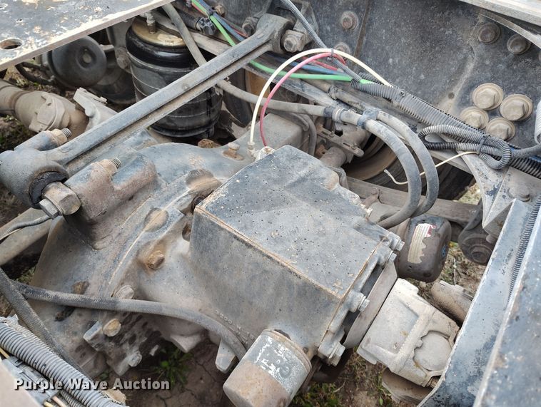 image for item EH0286 2006 Freightliner FLD120 semi truck