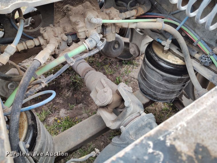 image for item EH0286 2006 Freightliner FLD120 semi truck