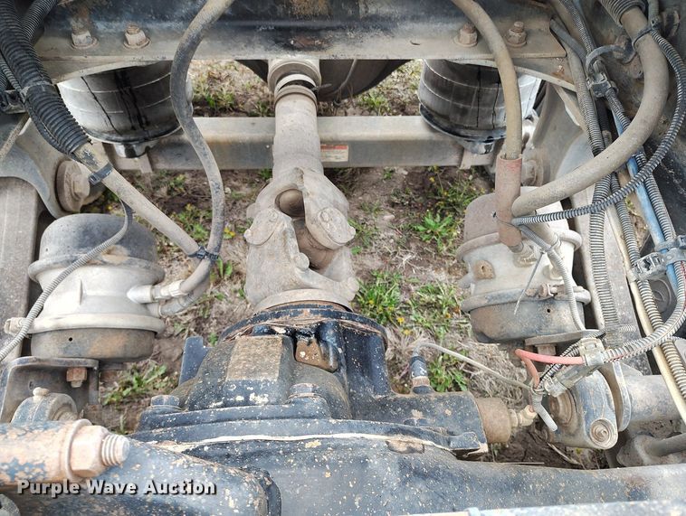 image for item EH0286 2006 Freightliner FLD120 semi truck