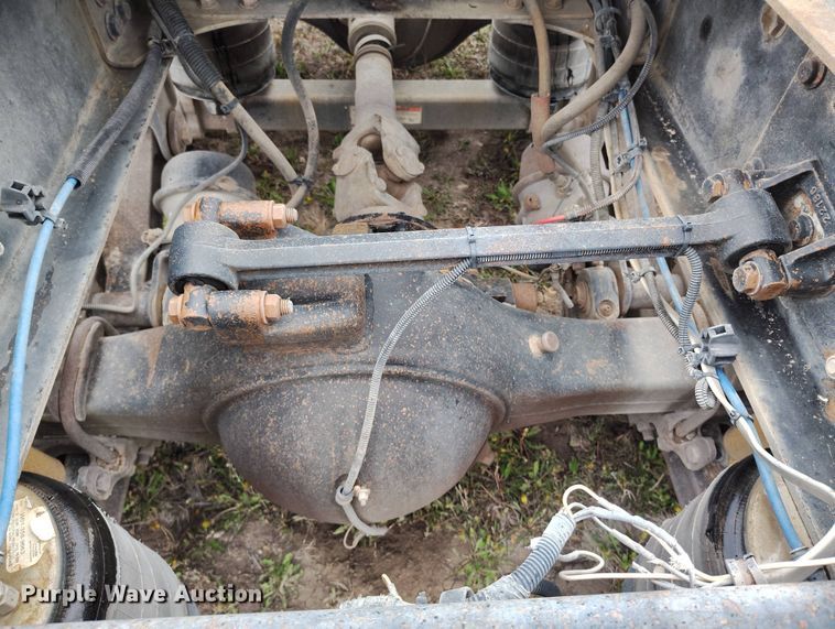 image for item EH0286 2006 Freightliner FLD120 semi truck